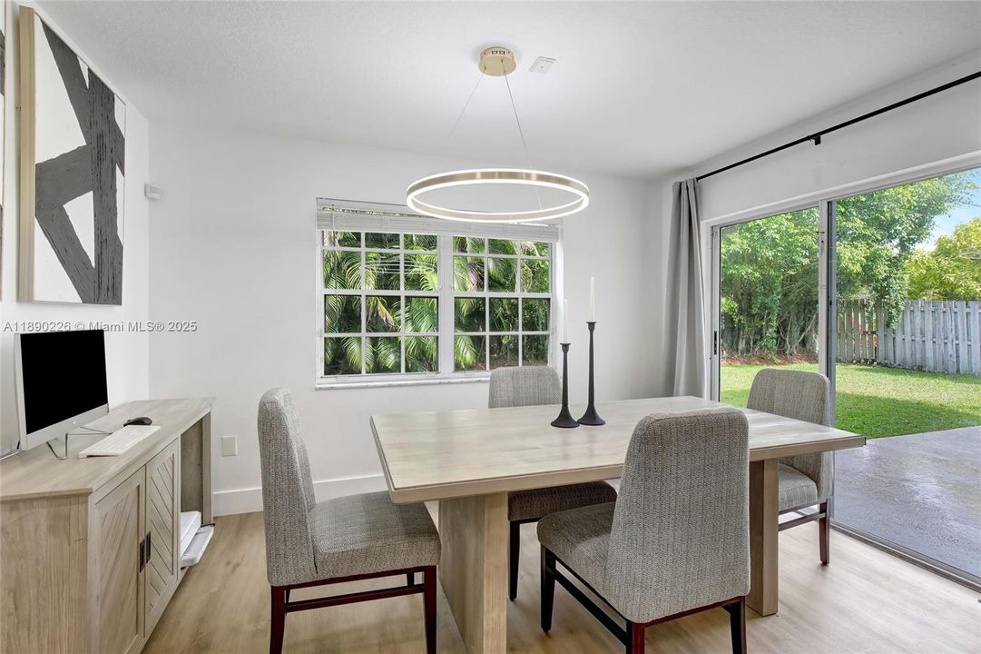 Activo con contrato: $585,000 (4 camas, 2 baños, 1851 Pies cuadrados)