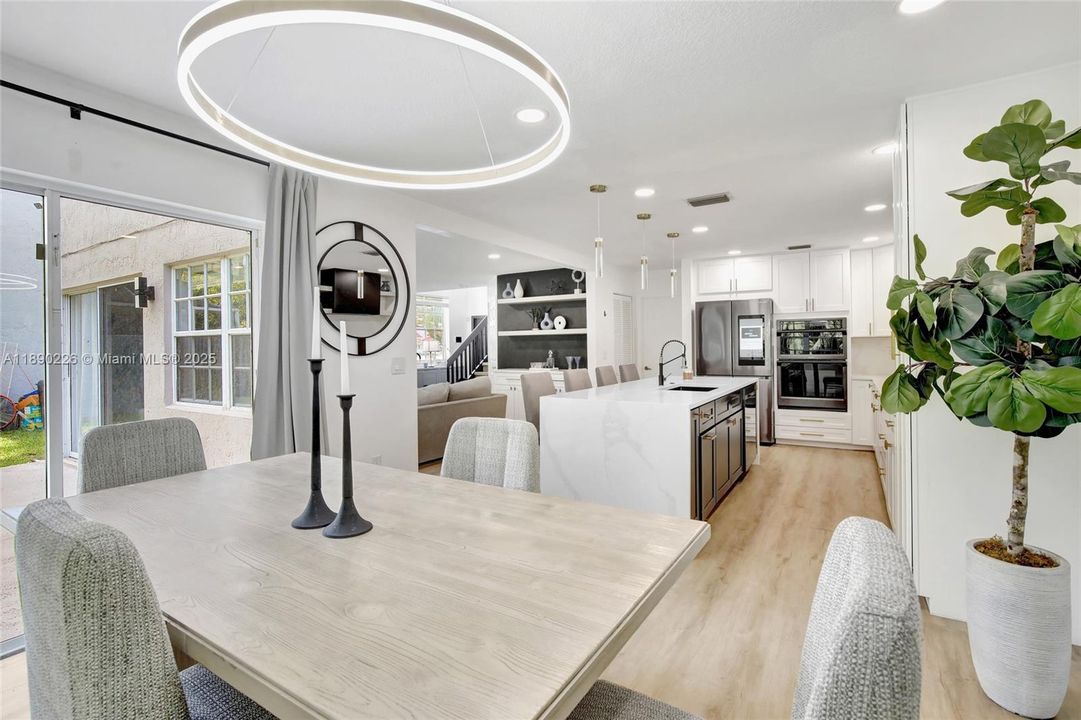 Activo con contrato: $585,000 (4 camas, 2 baños, 1851 Pies cuadrados)