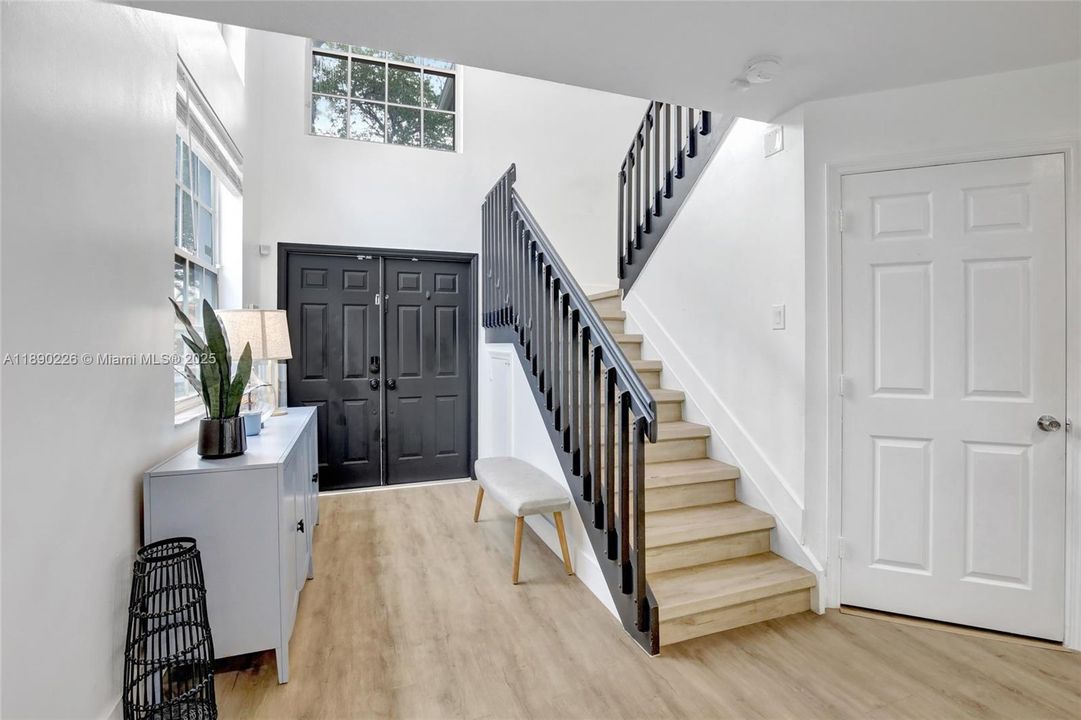 Activo con contrato: $585,000 (4 camas, 2 baños, 1851 Pies cuadrados)