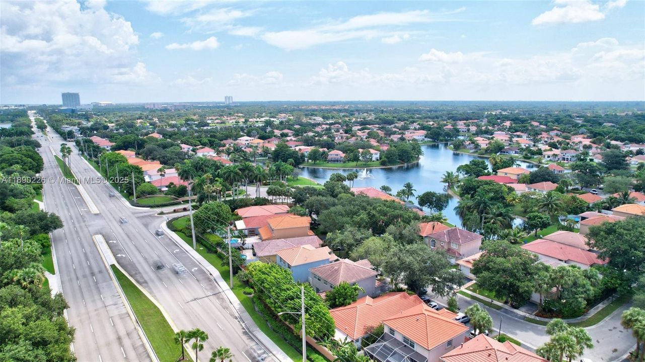 Activo con contrato: $585,000 (4 camas, 2 baños, 1851 Pies cuadrados)