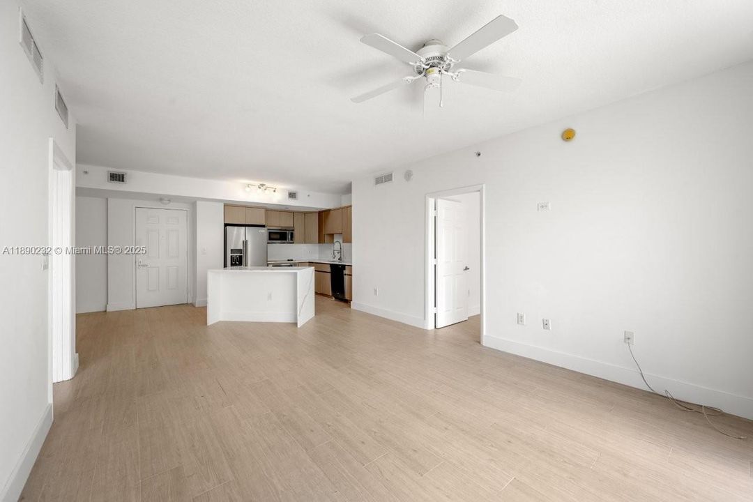 Activo con contrato: $2,900 (2 camas, 2 baños, 1144 Pies cuadrados)