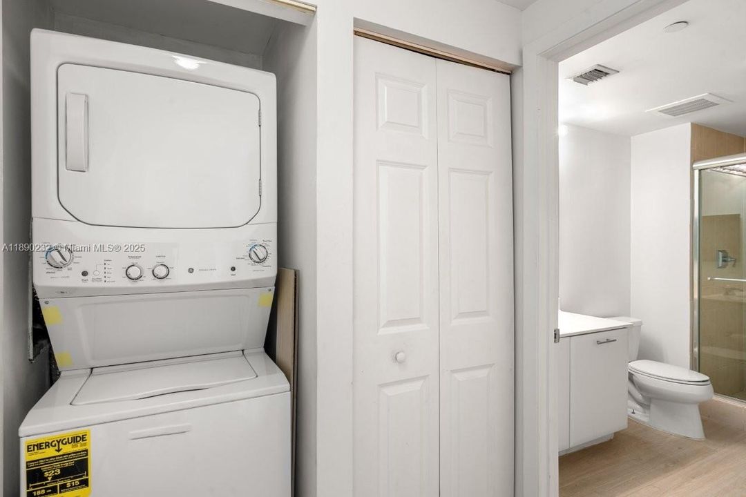 Activo con contrato: $2,900 (2 camas, 2 baños, 1144 Pies cuadrados)