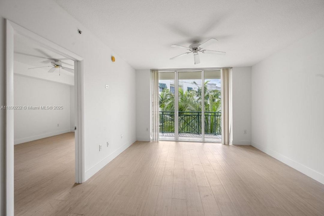 Activo con contrato: $2,900 (2 camas, 2 baños, 1144 Pies cuadrados)