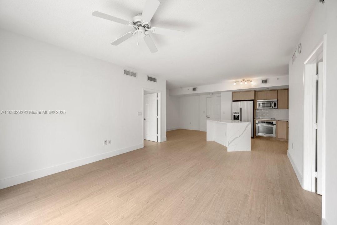 Activo con contrato: $2,900 (2 camas, 2 baños, 1144 Pies cuadrados)