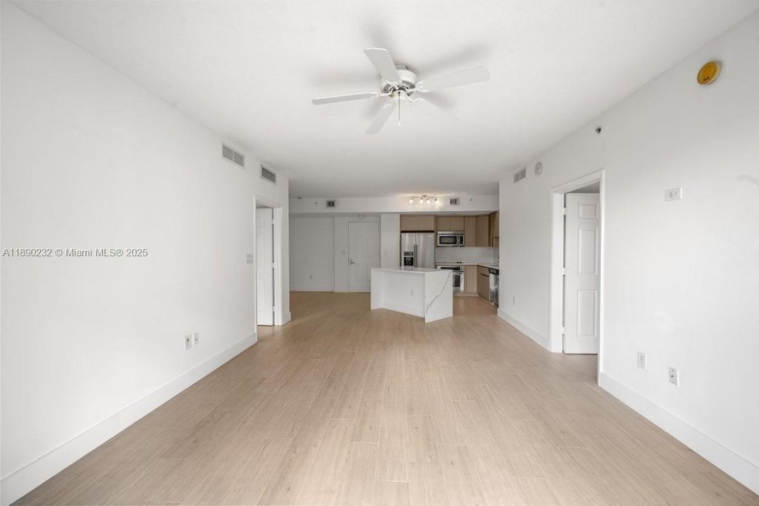 Activo con contrato: $2,900 (2 camas, 2 baños, 1144 Pies cuadrados)