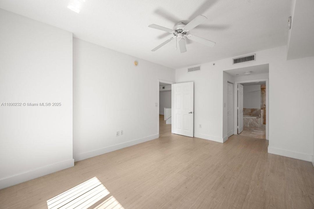 Activo con contrato: $2,900 (2 camas, 2 baños, 1144 Pies cuadrados)