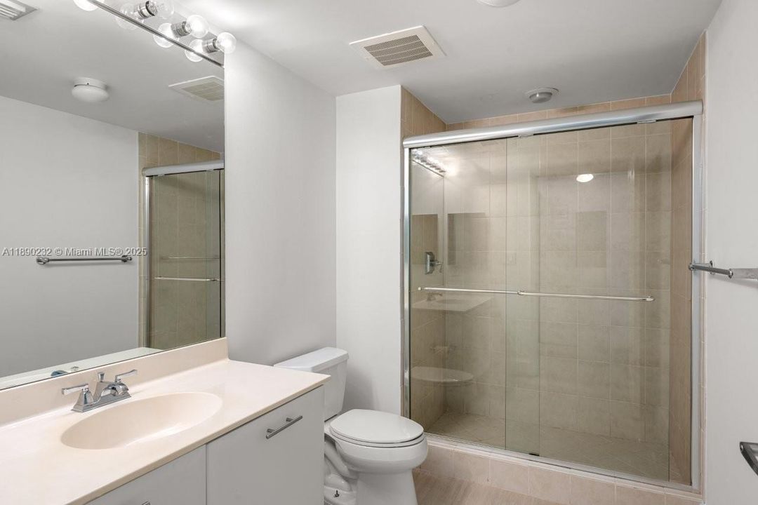 Activo con contrato: $2,900 (2 camas, 2 baños, 1144 Pies cuadrados)