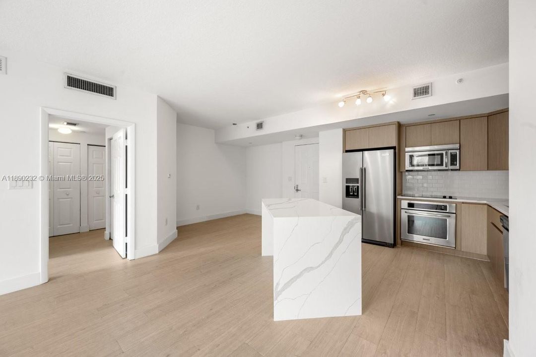 Activo con contrato: $2,900 (2 camas, 2 baños, 1144 Pies cuadrados)