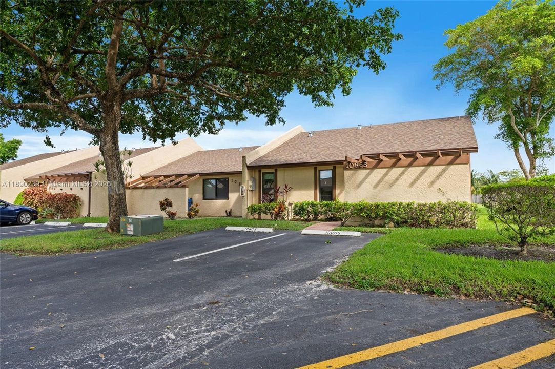 Recently Sold: $330,000 (2 beds, 2 baths, 1074 Square Feet)