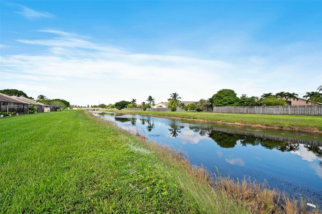 Recently Sold: $330,000 (2 beds, 2 baths, 1074 Square Feet)