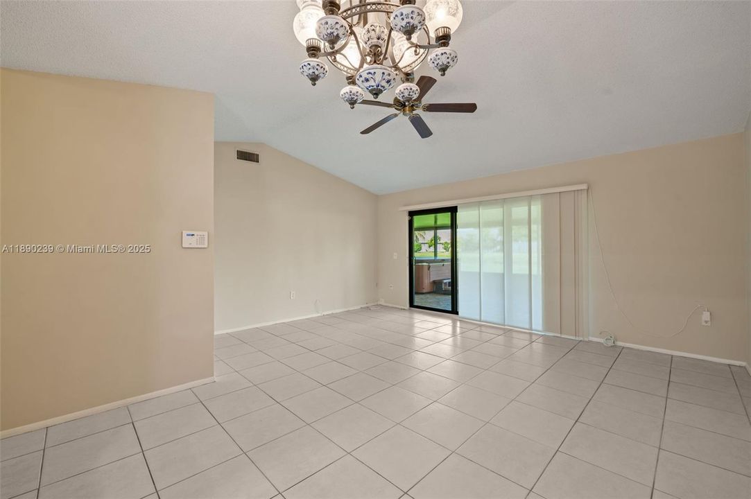 Recently Sold: $330,000 (2 beds, 2 baths, 1074 Square Feet)