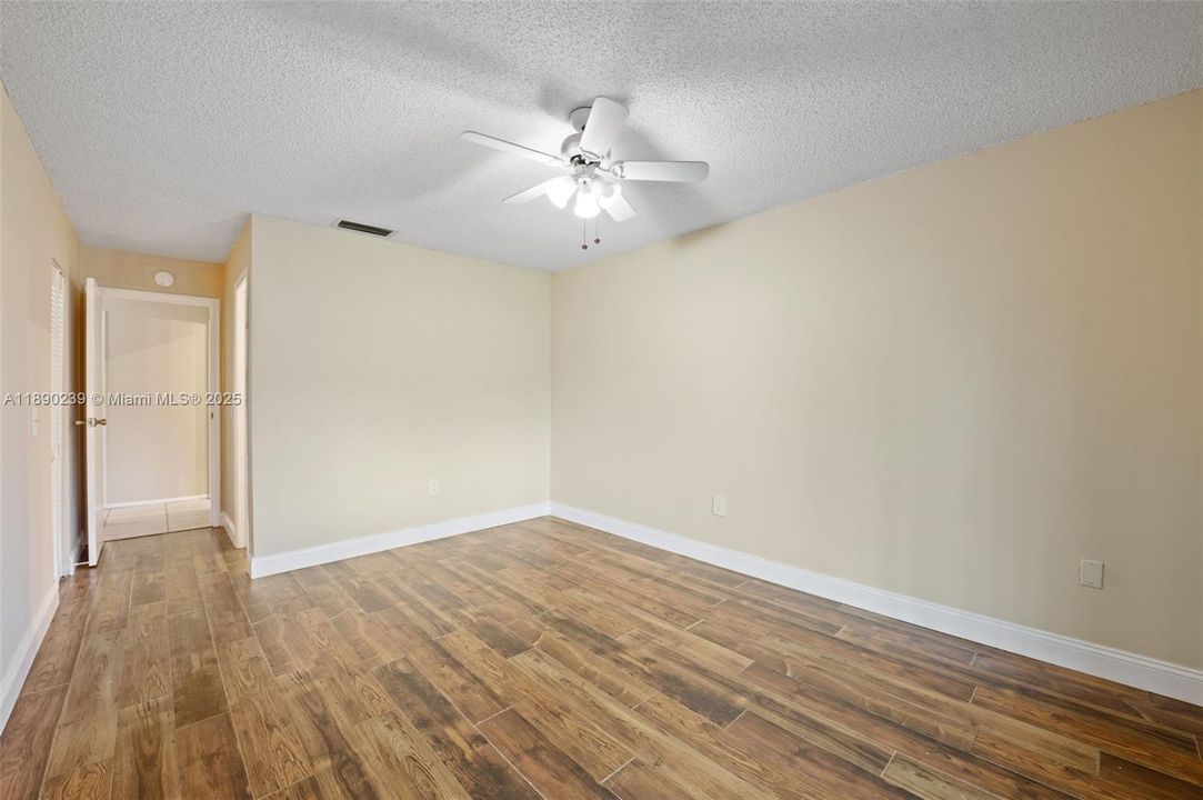 Recently Sold: $330,000 (2 beds, 2 baths, 1074 Square Feet)