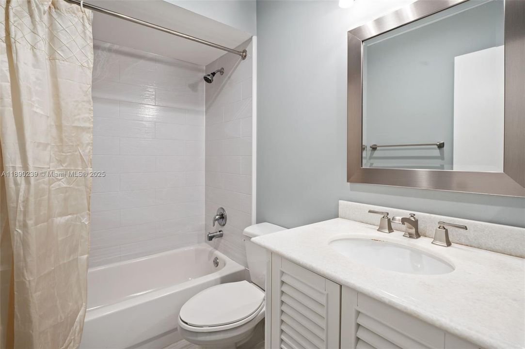 Recently Sold: $330,000 (2 beds, 2 baths, 1074 Square Feet)