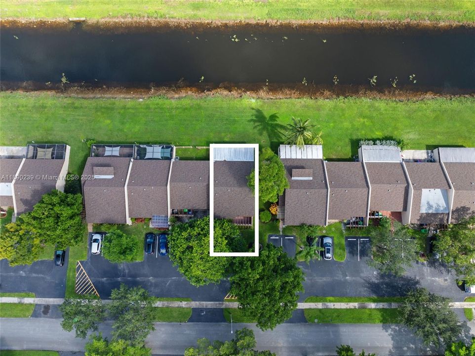 Recently Sold: $330,000 (2 beds, 2 baths, 1074 Square Feet)