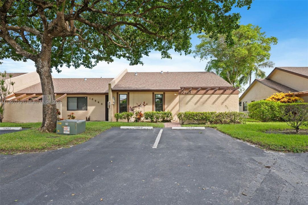 Recently Sold: $330,000 (2 beds, 2 baths, 1074 Square Feet)