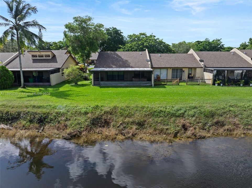 Recently Sold: $330,000 (2 beds, 2 baths, 1074 Square Feet)