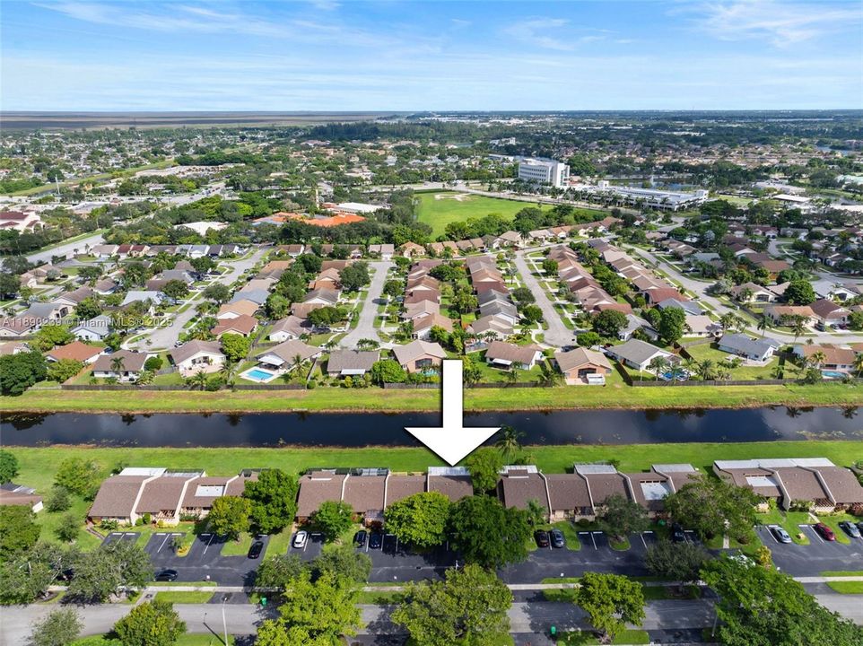 Recently Sold: $330,000 (2 beds, 2 baths, 1074 Square Feet)