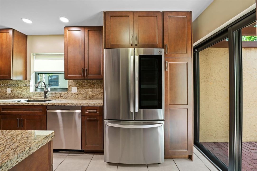 Recently Sold: $330,000 (2 beds, 2 baths, 1074 Square Feet)