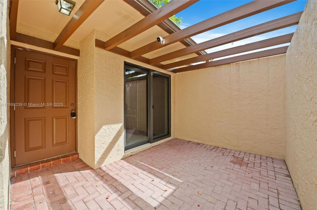 Recently Sold: $330,000 (2 beds, 2 baths, 1074 Square Feet)