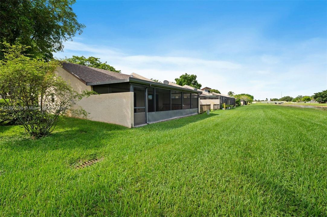 Recently Sold: $330,000 (2 beds, 2 baths, 1074 Square Feet)