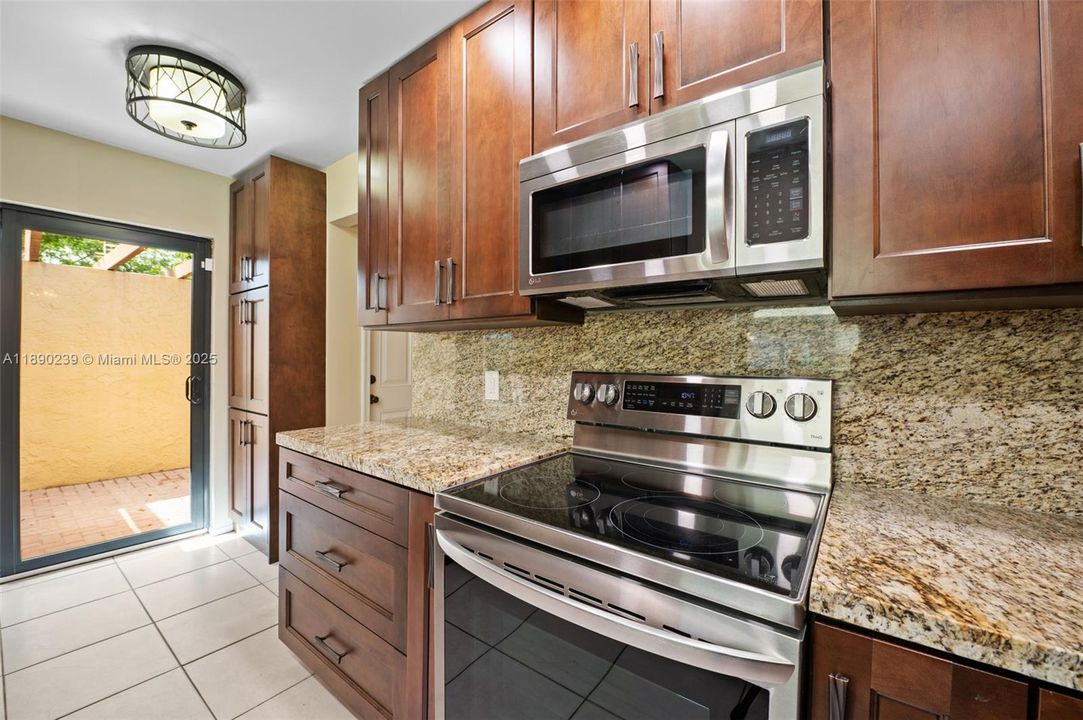 Recently Sold: $330,000 (2 beds, 2 baths, 1074 Square Feet)