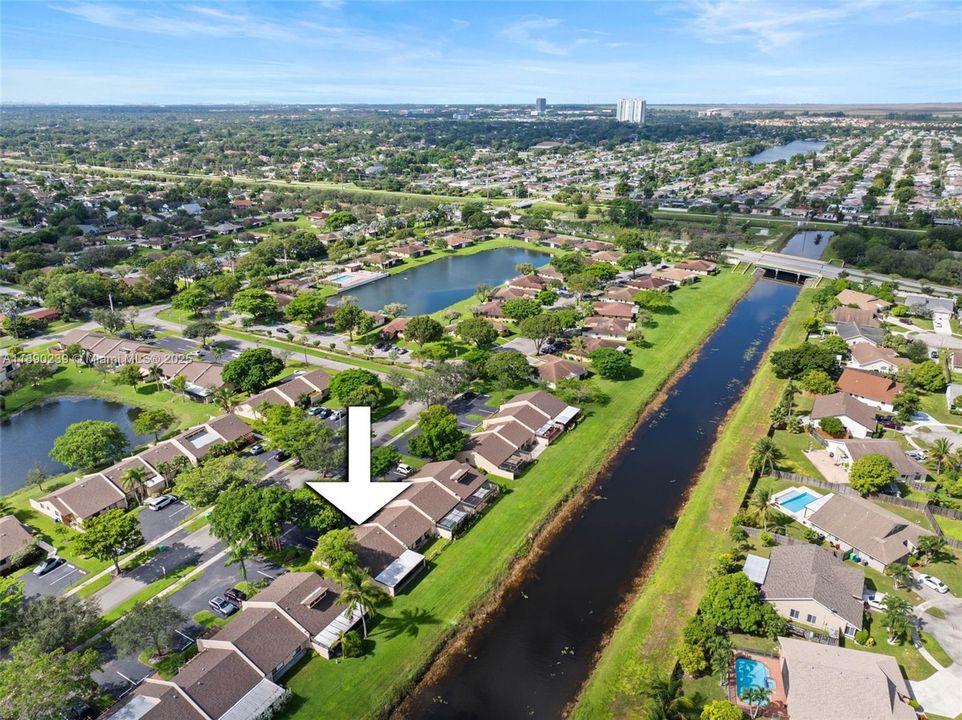 Recently Sold: $330,000 (2 beds, 2 baths, 1074 Square Feet)