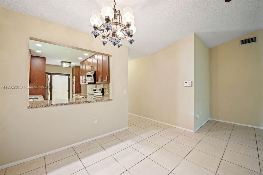 Recently Sold: $330,000 (2 beds, 2 baths, 1074 Square Feet)