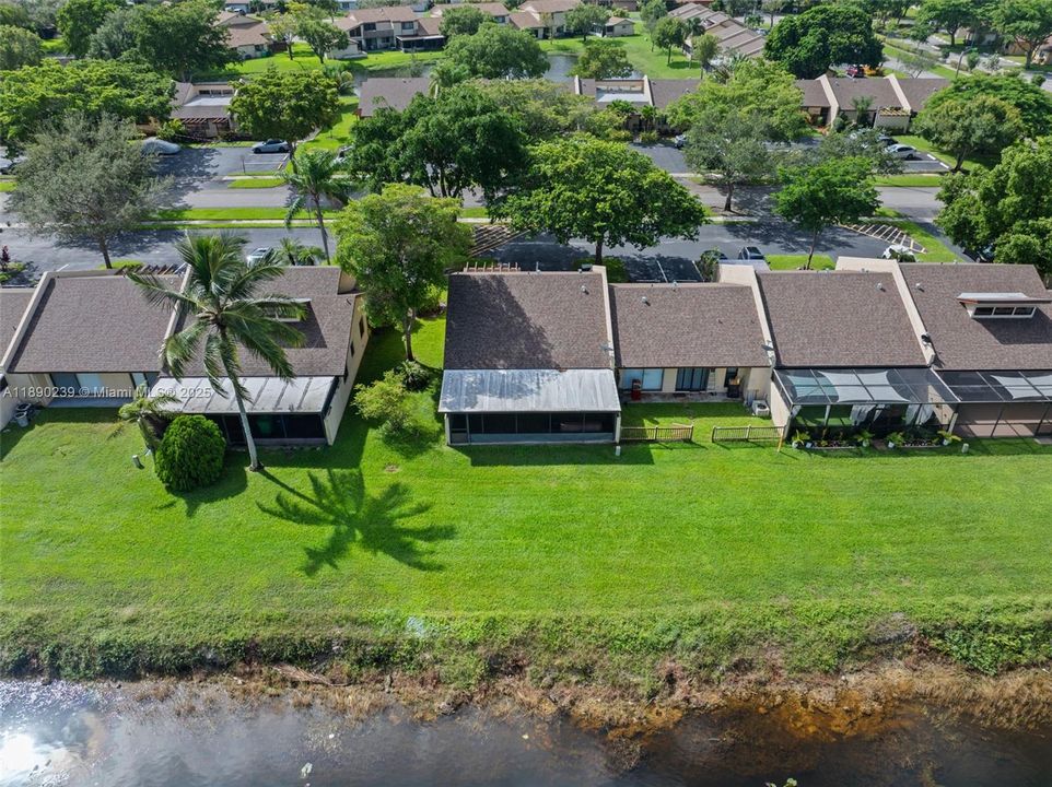 Recently Sold: $330,000 (2 beds, 2 baths, 1074 Square Feet)