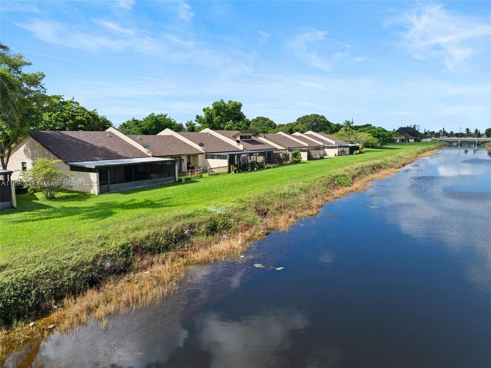 Recently Sold: $330,000 (2 beds, 2 baths, 1074 Square Feet)