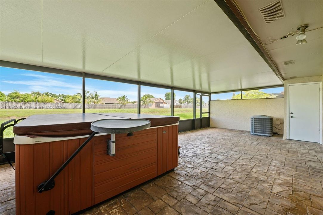 Recently Sold: $330,000 (2 beds, 2 baths, 1074 Square Feet)