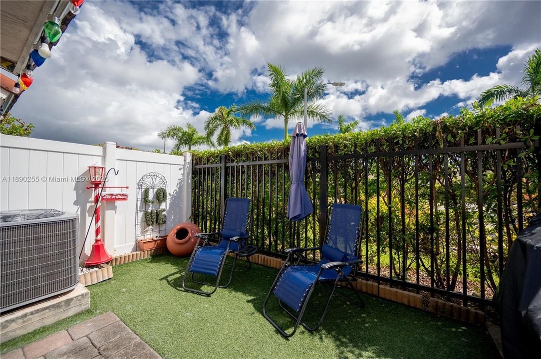 For Sale: $415,000 (3 beds, 2 baths, 1442 Square Feet)