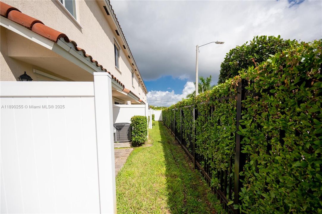 For Sale: $415,000 (3 beds, 2 baths, 1442 Square Feet)