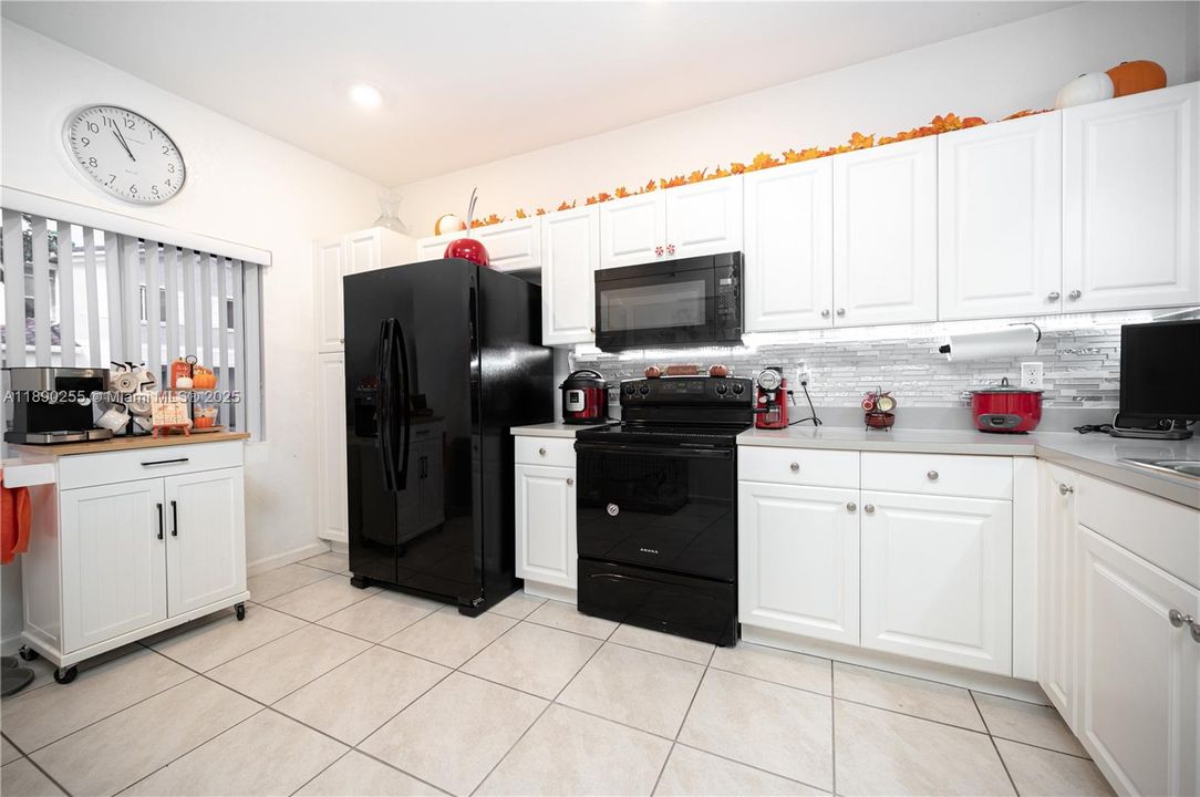 For Sale: $415,000 (3 beds, 2 baths, 1442 Square Feet)