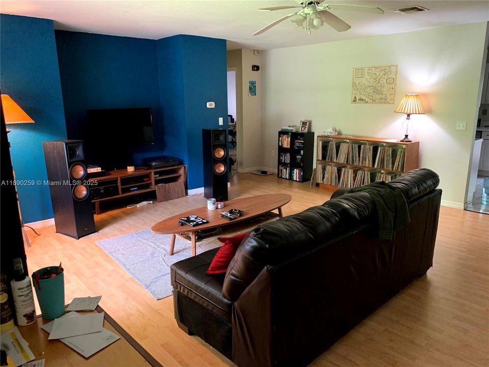 В аренду: $2,000 (3 спален, 2 ванн, 1472 Квадратных фут)