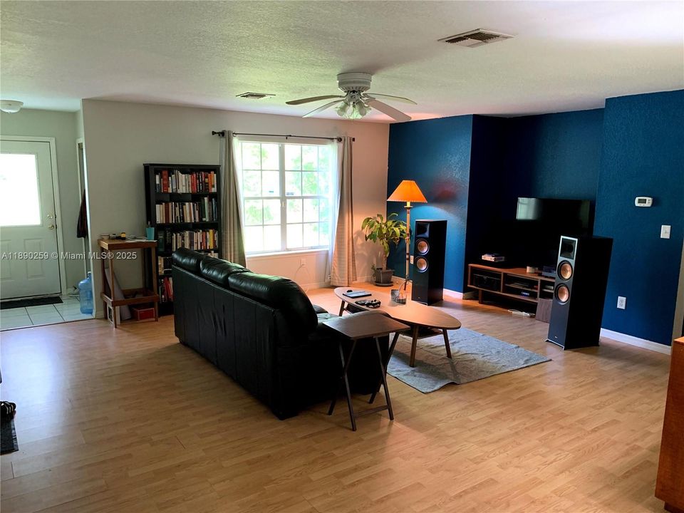 В аренду: $2,000 (3 спален, 2 ванн, 1472 Квадратных фут)