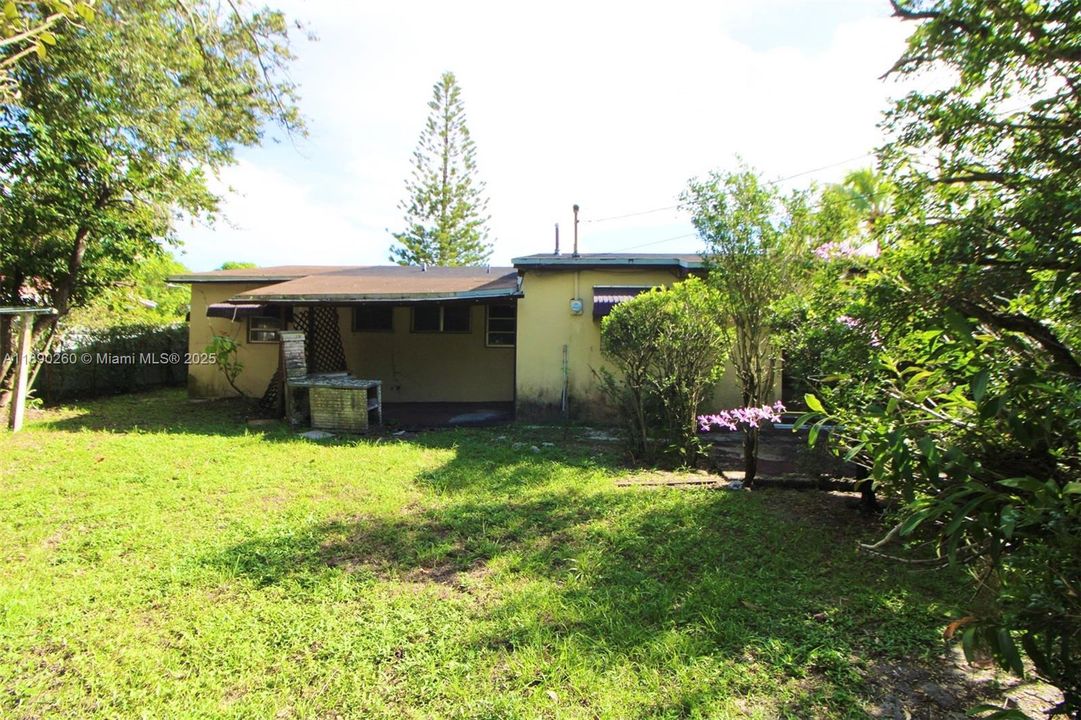 Active With Contract: $370,000 (3 beds, 2 baths, 1264 Square Feet)