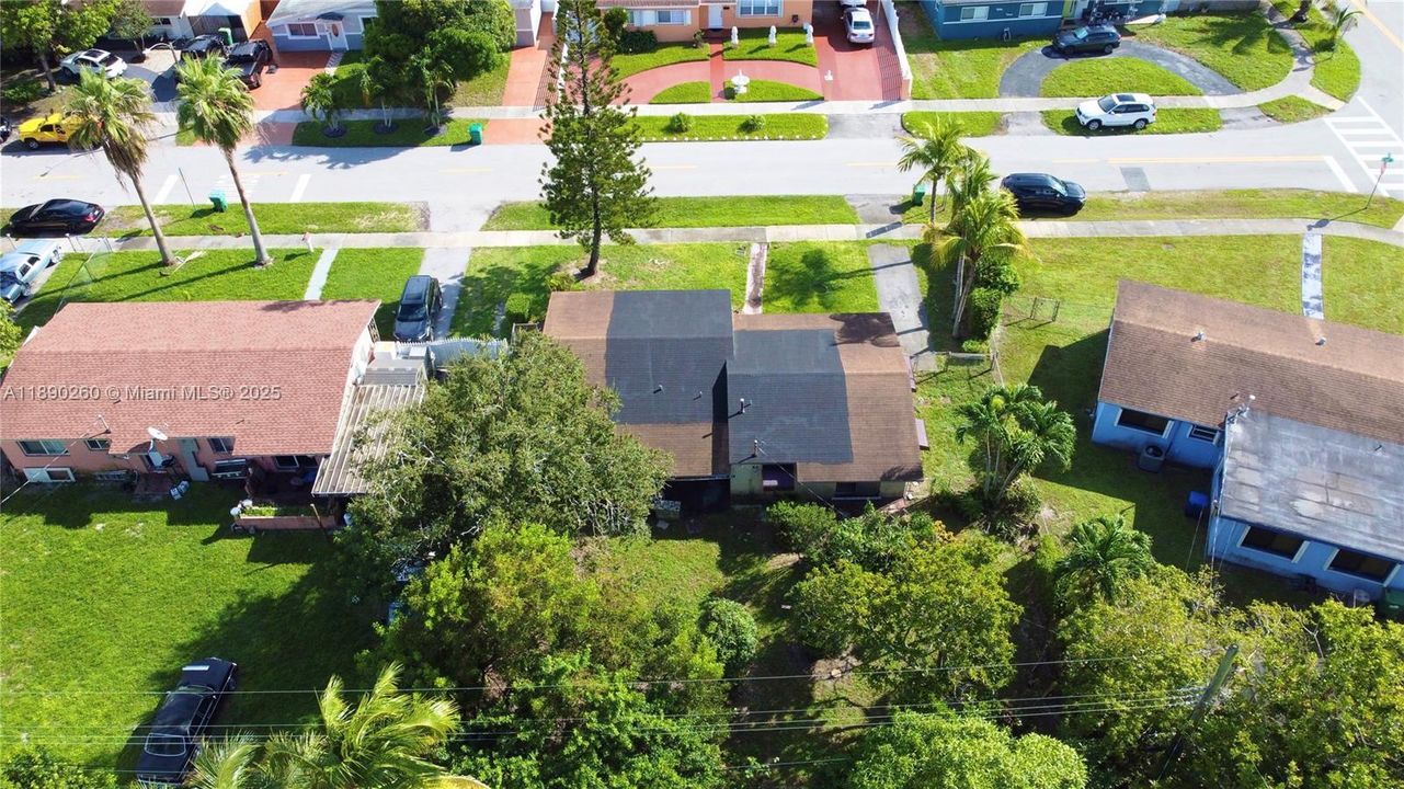 Active With Contract: $370,000 (3 beds, 2 baths, 1264 Square Feet)