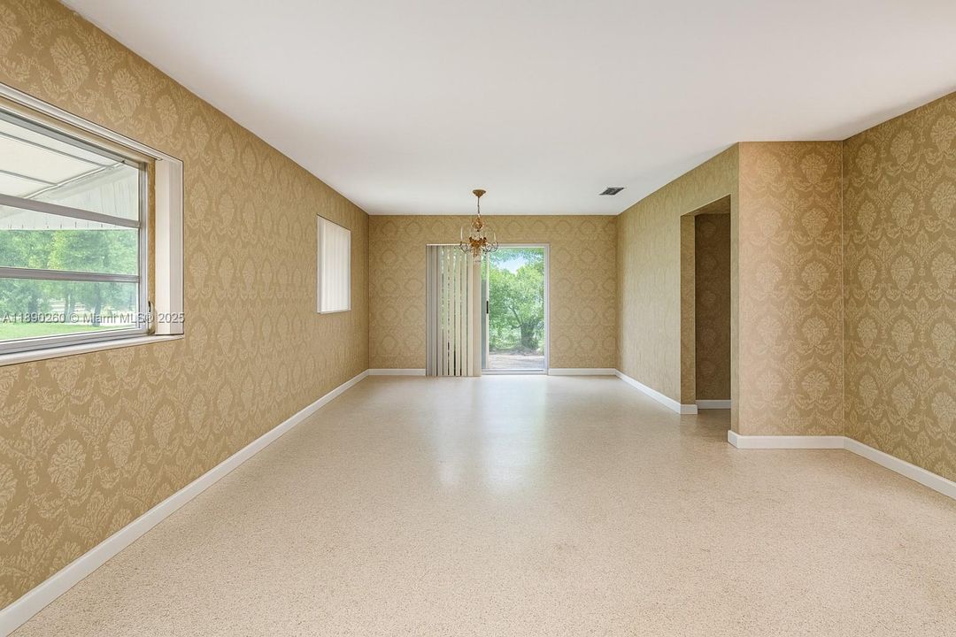 Active With Contract: $370,000 (3 beds, 2 baths, 1264 Square Feet)