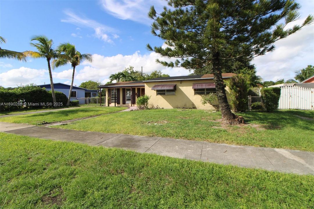 Active With Contract: $370,000 (3 beds, 2 baths, 1264 Square Feet)