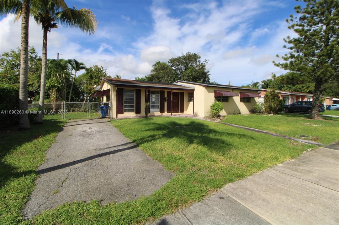 Active With Contract: $370,000 (3 beds, 2 baths, 1264 Square Feet)