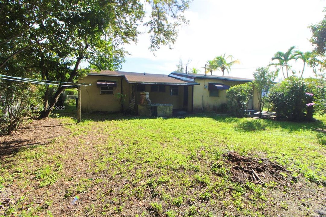 Active With Contract: $370,000 (3 beds, 2 baths, 1264 Square Feet)