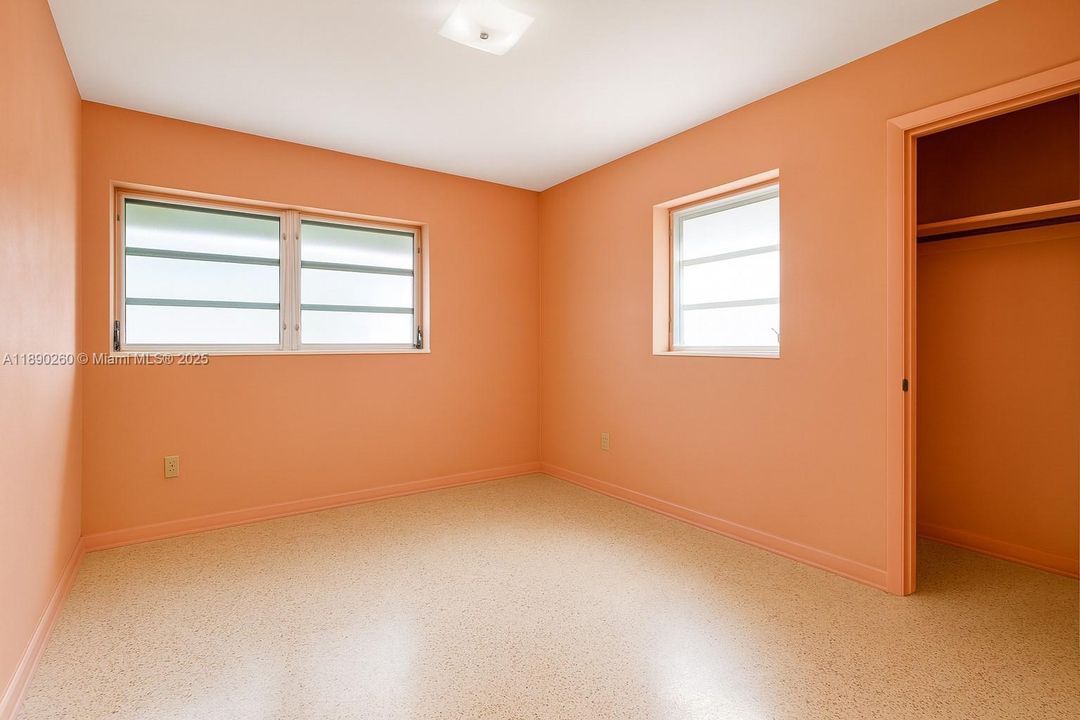 Active With Contract: $370,000 (3 beds, 2 baths, 1264 Square Feet)