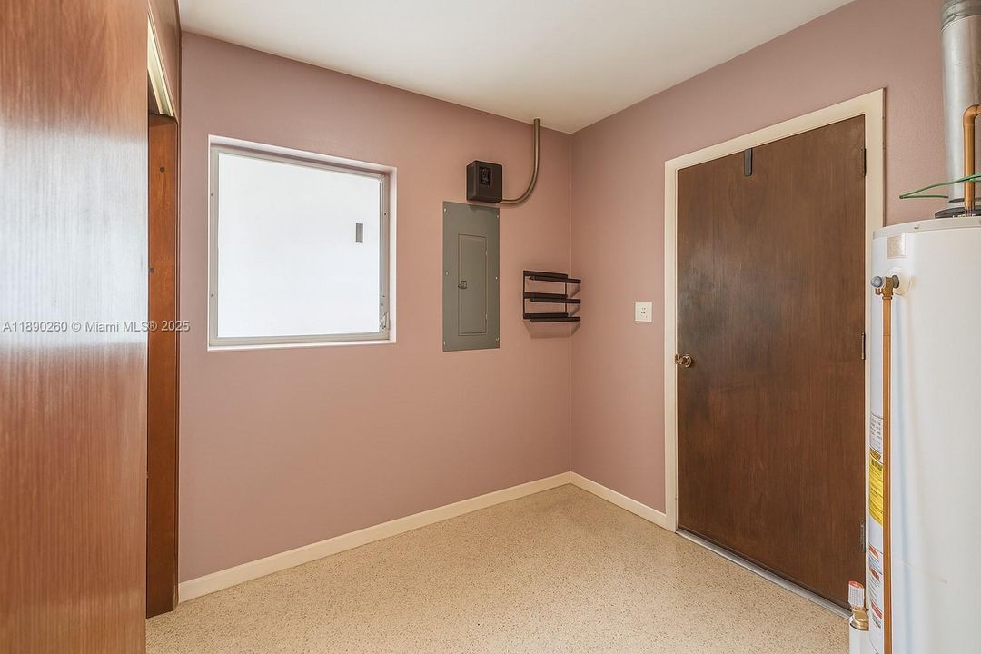 Active With Contract: $370,000 (3 beds, 2 baths, 1264 Square Feet)