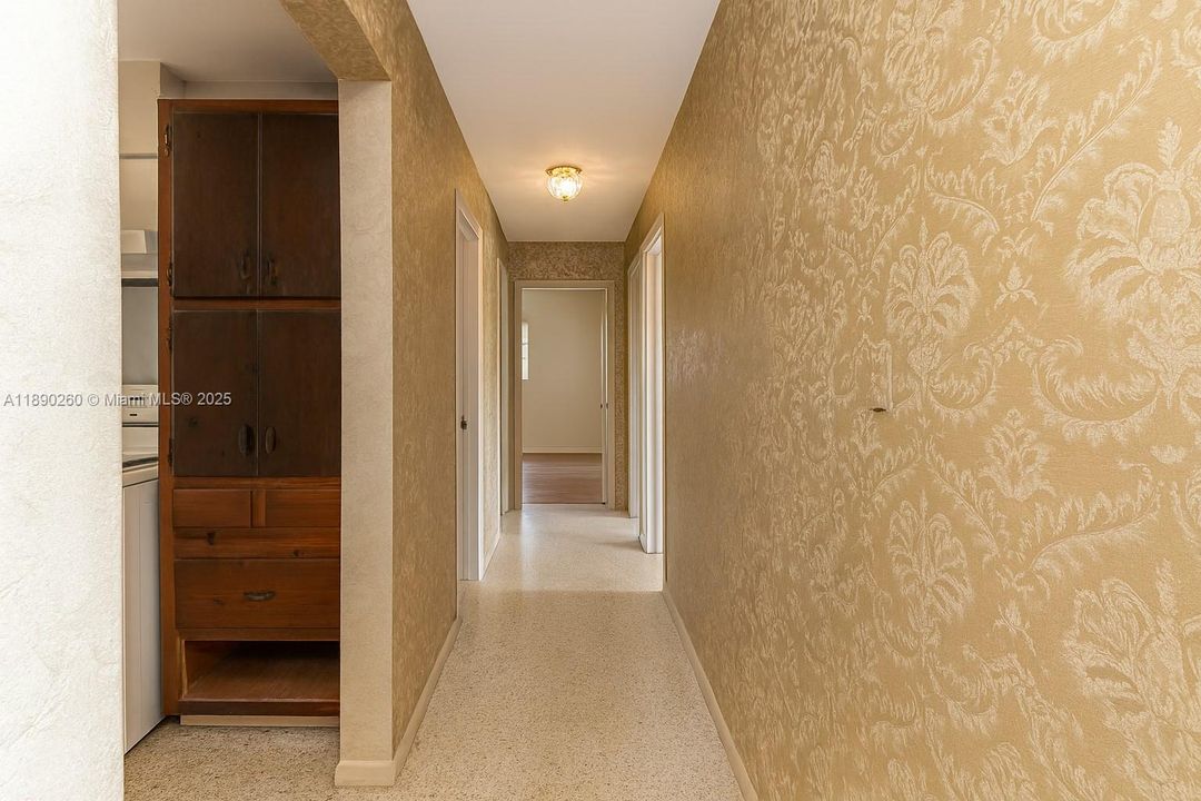 Active With Contract: $370,000 (3 beds, 2 baths, 1264 Square Feet)