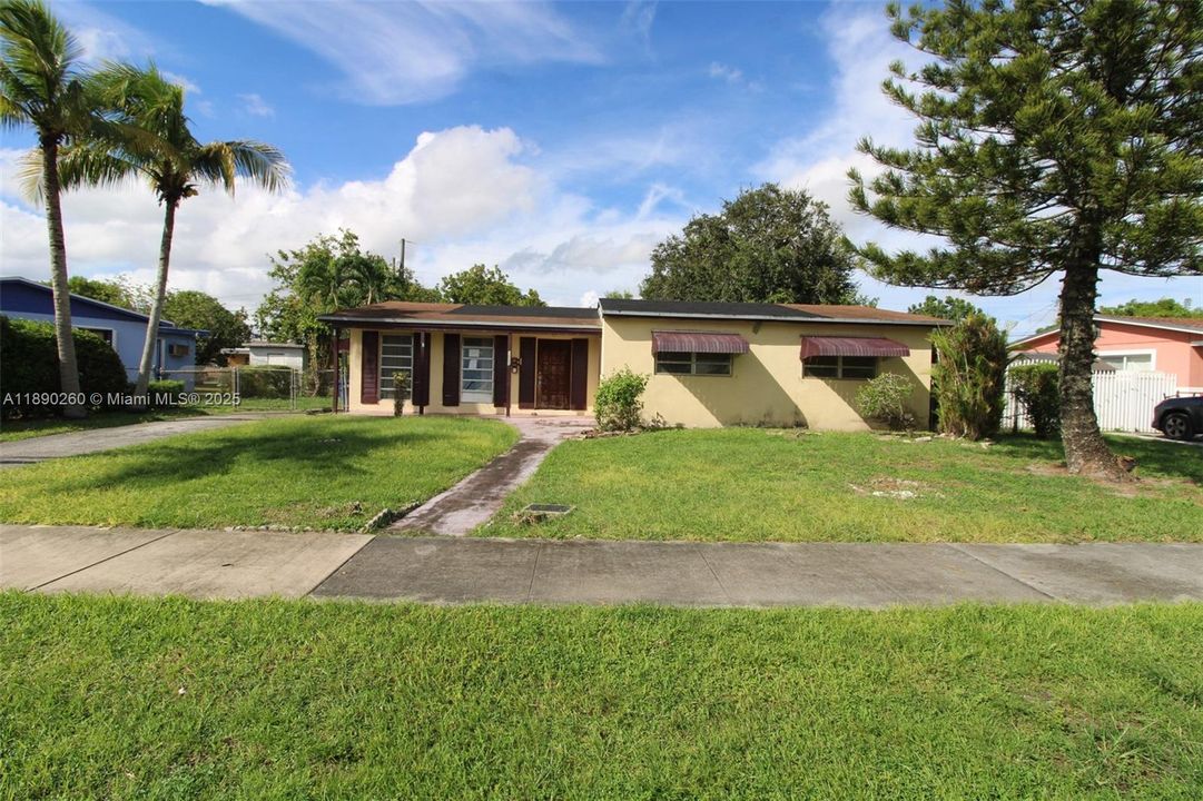 Active With Contract: $370,000 (3 beds, 2 baths, 1264 Square Feet)