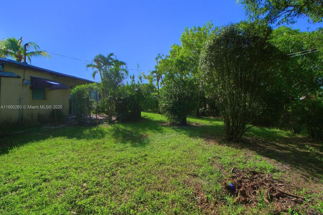 Active With Contract: $370,000 (3 beds, 2 baths, 1264 Square Feet)