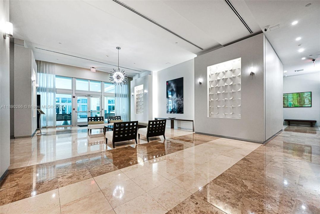 Под контрактом: $149,000 (1 спален, 1 ванн, 657 Квадратных фут)