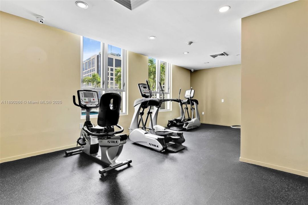 Под контрактом: $149,000 (1 спален, 1 ванн, 657 Квадратных фут)