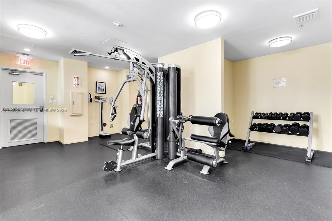 Под контрактом: $149,000 (1 спален, 1 ванн, 657 Квадратных фут)