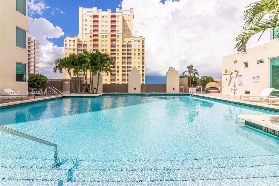 Под контрактом: $149,000 (1 спален, 1 ванн, 657 Квадратных фут)